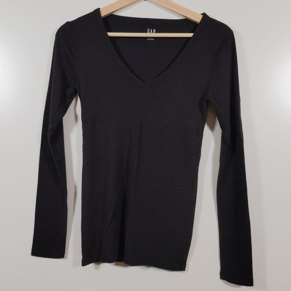 GAP Long Sleeve V Neck T-Shirt